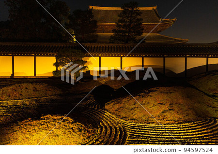京都東山的秋天 東福寺紅葉燈八莊庭園（南庭） 94597524