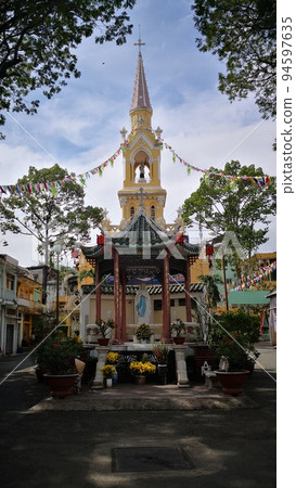 不要錯過！越南胡志明市觀光景點：越南美食、粉色教堂、奇異遺址、夜景 94597635