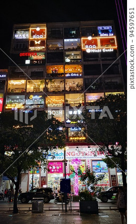 Don't miss it! Sightseeing spots in Ho Chi Minh City, Vietnam: Vietnamese cuisine, pink churches, bizarre heritage sites, night views Don't miss it! Sightseeing spots in Ho Chi Minh City, Vietnam: Vietnamese cuisine, pink churches, bizarre heritage sites, night views 94597651