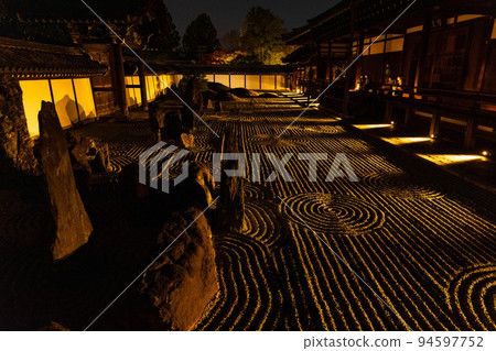 Autumn in Higashiyama, Kyoto Tofukuji Autumn Leaves Illuminated Hasso Garden (South Garden) 94597752