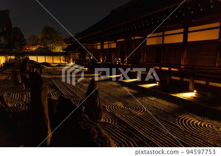 Autumn in Higashiyama, Kyoto Tofukuji Autumn Leaves Illuminated Hasso Garden (South Garden) 94597753