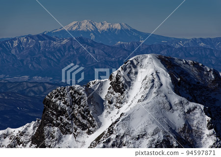 八嶽山脈和赤嶽山脊的阿彌陀山和禦嶽山 八嶽山脈和赤嶽山脊的阿彌陀山和禦嶽山 94597871