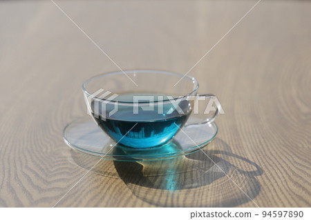 美麗的藍蝶豌豆涼茶 美麗的藍蝶豌豆涼茶 94597890
