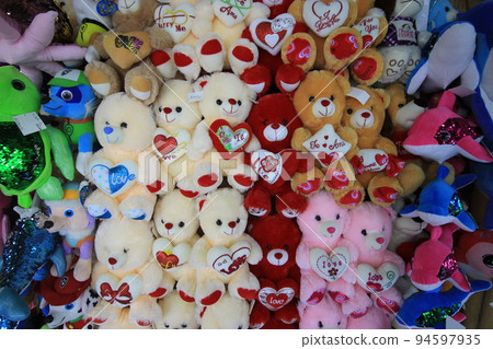 世界聞名的“雜貨之都”，國貨聖地，義烏國際市場，臥底調查，智能手機配件，公仔 94597935