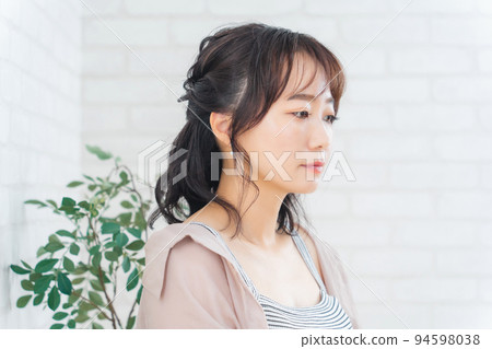 Japanese woman with hair set 94598038