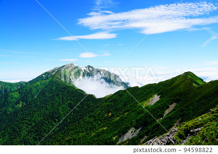 從山的南峰看到的鹿島Yari-gatake山 從山的南峰看到的鹿島Yari-gatake山 94598822