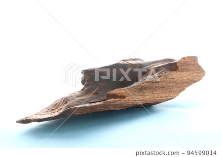 Agarwood fragrant wood cooked with incense burning 94599014