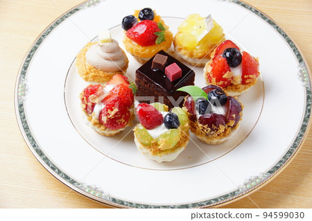 小蛋糕蛋糕自助餐 94599030