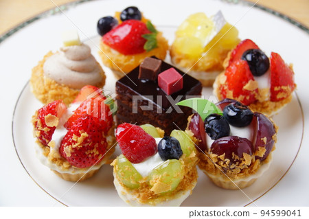 小蛋糕蛋糕自助餐 94599041