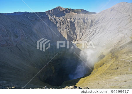 婆羅摩山,印度尼西亞爪哇的聖山 婆羅摩山,印度尼西亞爪哇的聖山 94599417