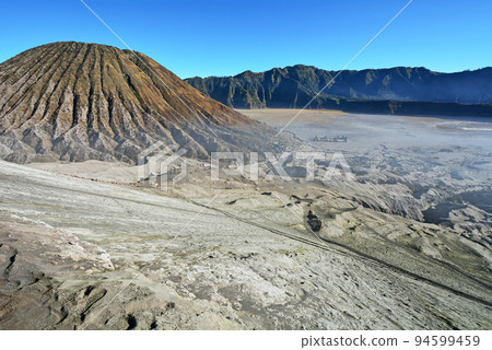 婆羅摩山,印度尼西亞爪哇的聖山 婆羅摩山,印度尼西亞爪哇的聖山 94599459