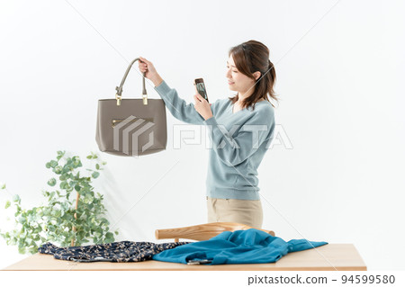 Used old clothes reuse smartphone women 94599580