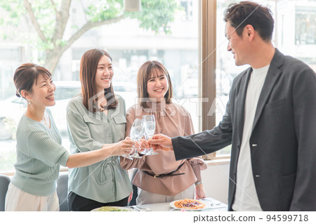 Japanese men and women participating in a party 94599718