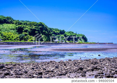 Beautiful summer scenery of Sumiyoshi Coast and Nagabeta Kaishiro (Tourist attraction) 94600504