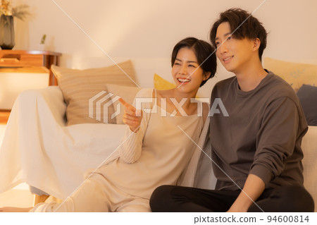 夜晚的客廳 女人的美麗 夜晚的客廳 女人的美麗 94600814