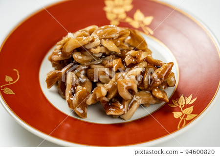 金澤的特產，水煮核桃 94600820