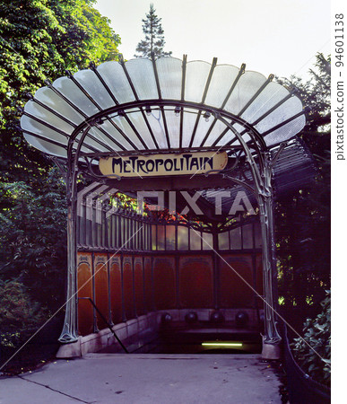 地鐵入口 94601138