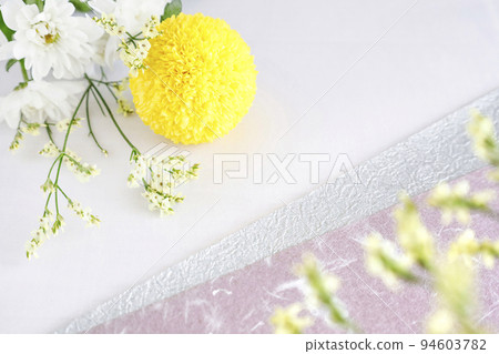 Japanese paper background chrysanthemum flower frame Japanese paper background chrysanthemum flower frame 94603782