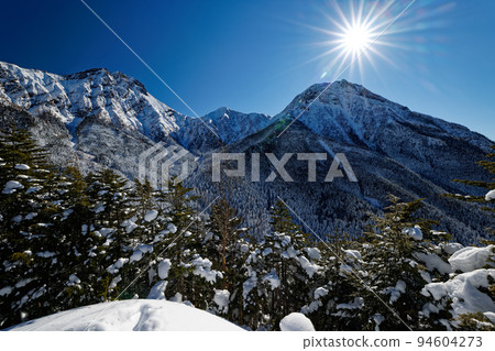 在嚴冬從中山天文台看到的八嶽山脈、赤嶽山和阿彌陀山 94604273