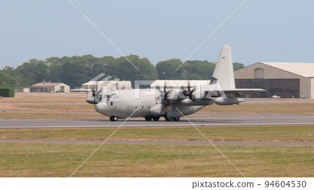 意大利空軍 C-130J 大力神運輸機著陸 94604530