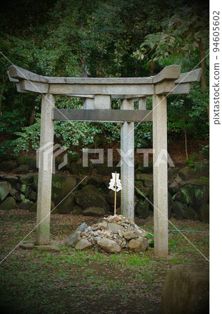 Three pillar torii gates of Silkworm Shrine (Kishima Shrine) 94605602