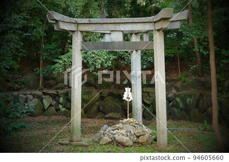 Three pillar torii gates of Silkworm Shrine (Kishima Shrine) 94605660