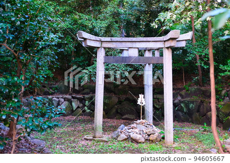 Three pillar torii gates of Silkworm Shrine (Kishima Shrine) 94605667