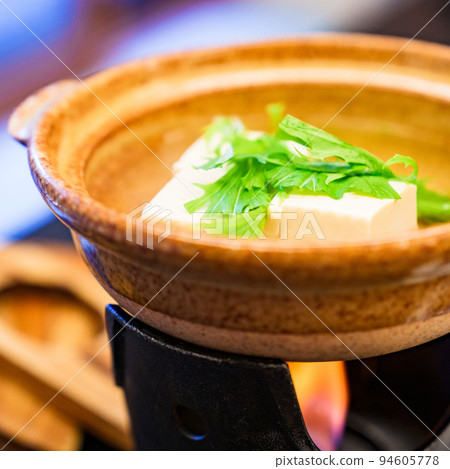 Yudofu (boiled tofu) warm winter [Image of winter cuisine] 94605778