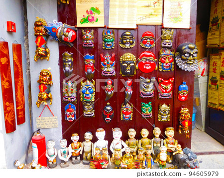A mask shop with faces of Vietnam 94605979