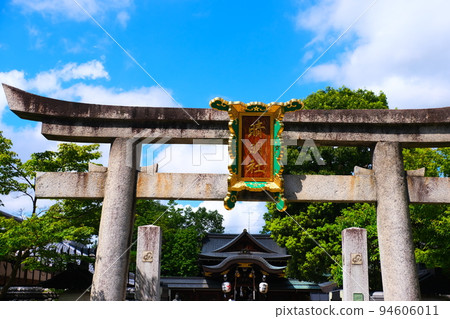 The second torii of Seimei Shrine in the blue sky The second torii of Seimei Shrine in the blue sky 94606011