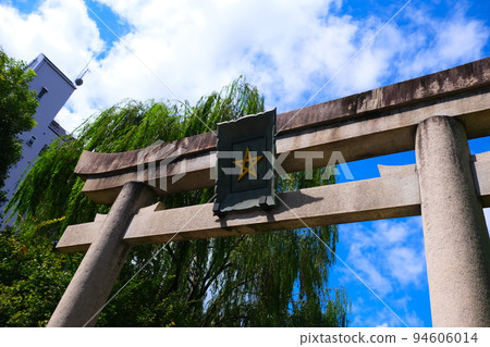 The first torii gate of Seimei Shrine in the blue sky 94606014