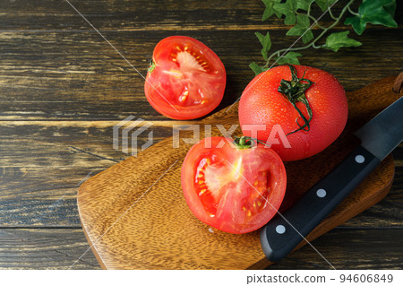 Fresh tomatoes Fresh tomatoes 94606849