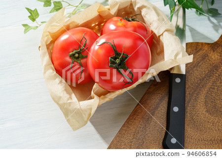 Fresh tomatoes Fresh tomatoes 94606854