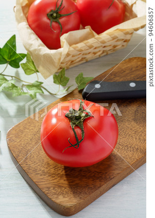 Fresh tomatoes Fresh tomatoes 94606857