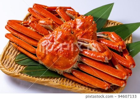 Snow crab served in a colander 94607133