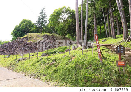 Ishigaki Yamashiro entrance and Minami Kuruwa stone wall 94607789