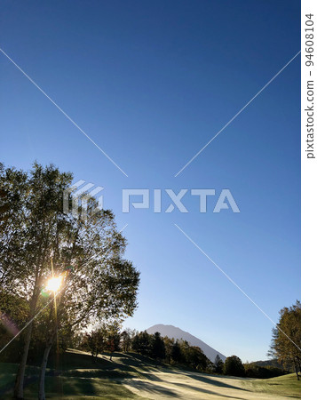 Hokkaido golf course and Mt. Yotei in sunny autumn Hokkaido golf course and Mt. Yotei in sunny autumn 94608104