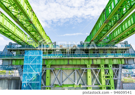 大阪府新名神高速公路淀川東高架橋建設 94609541