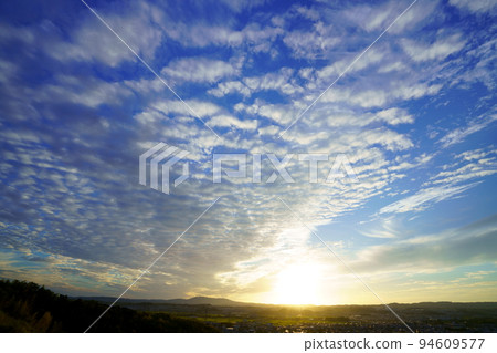 秋日落日/鋪開鱗片雲/落日 94609577