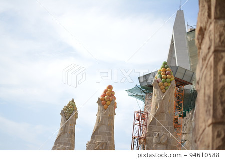 Sagrada Familia fruit sculpture 94610588