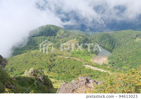 [Summer] Scenery of the mountain trail of Mt. Nikko-Shirane (descending) | Katashina Village, Gunma Prefecture 94613023