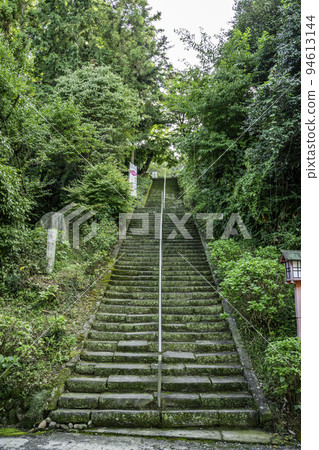 Stone steps to the Iwadono Kannon Shoboji Temple Higashimatsuyama City, Saitama Prefecture 94613144
