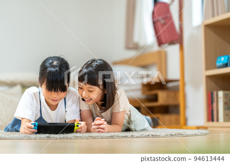 Elementary school girls playing games together 94613444