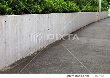 裸露的混凝土柵欄的圖像 94614002