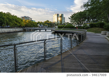 Hoboken, NJ, USA Pier C Park on The Hudson River. Walkway near water at sunset 94617009