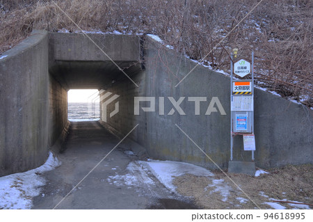 日高本線岡部站站入口2021年2月 94618995