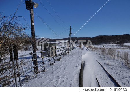 Hidaka Main Line Ebue Station Platform 2 February 2021 Hidaka Main Line Ebue Station Platform 2 February 2021 94619080