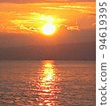 看海的夕陽的身影 94619395