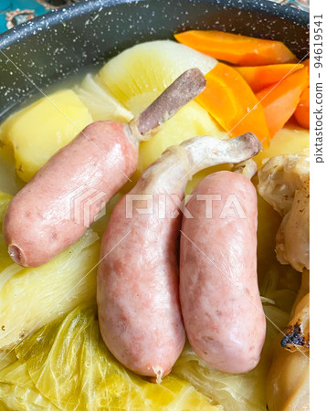 Bone-in sausage pot-au-feu Bone-in sausage pot-au-feu 94619541