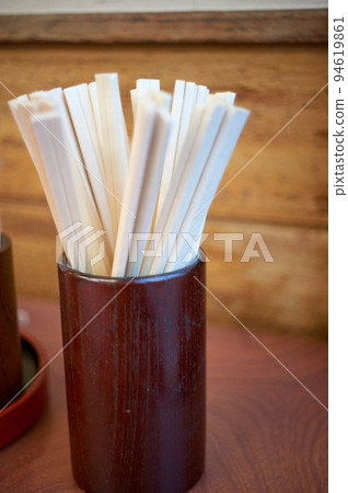 一次性筷子,一束,向上 一次性筷子,一束,向上 94619861